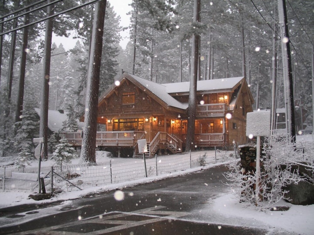 Smokey Joes 5 Bedroom Cabin by RedAwning - Property Image 15