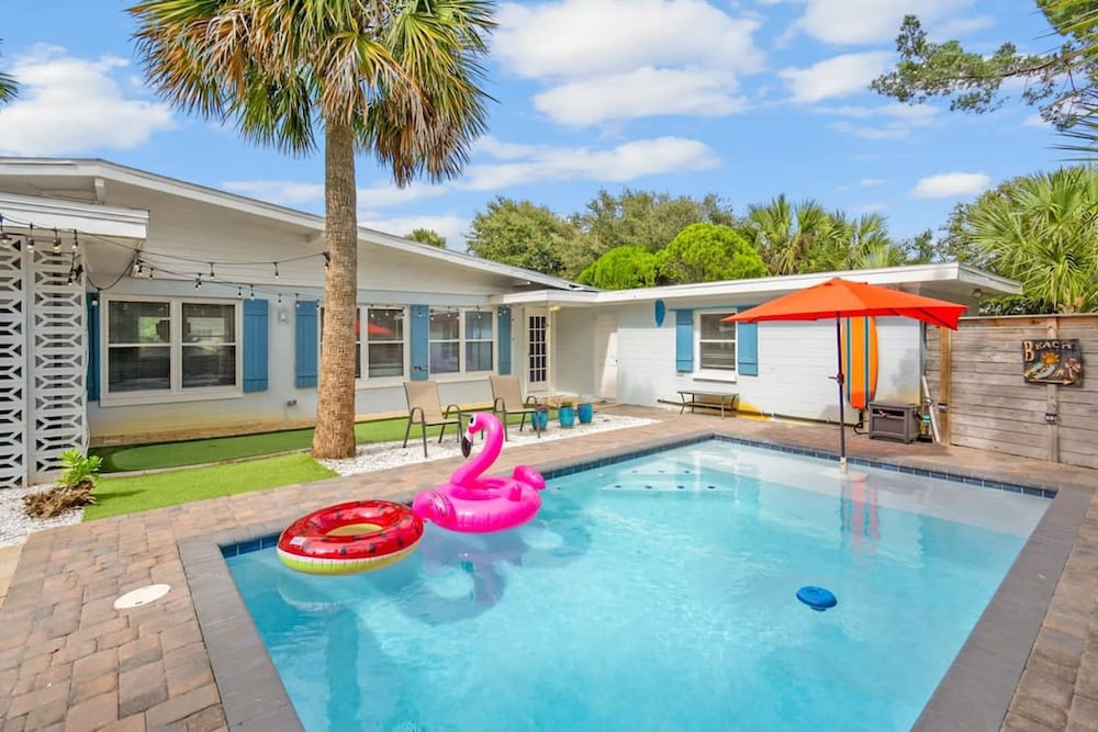 Heated Pool Mini Golf Walk to Beach Beach Gear