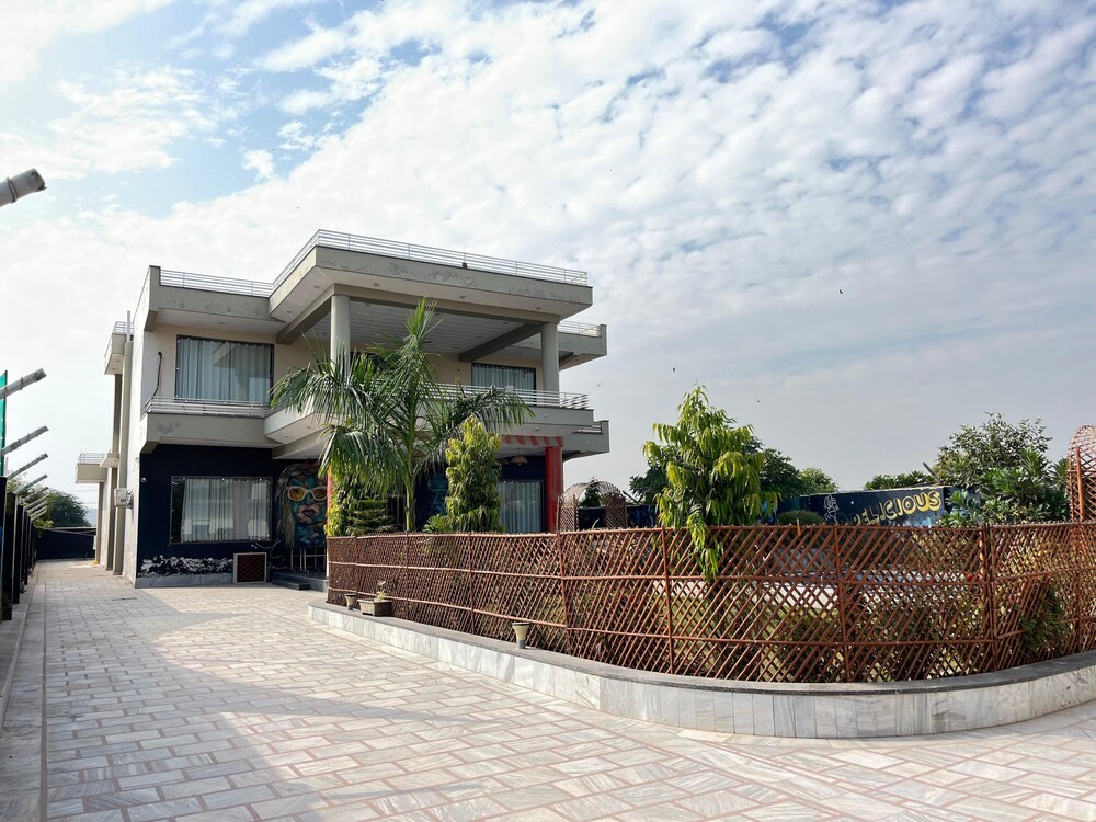 GoBravo 11 6BHK Farm with Pool Sohna Road Gurgaon