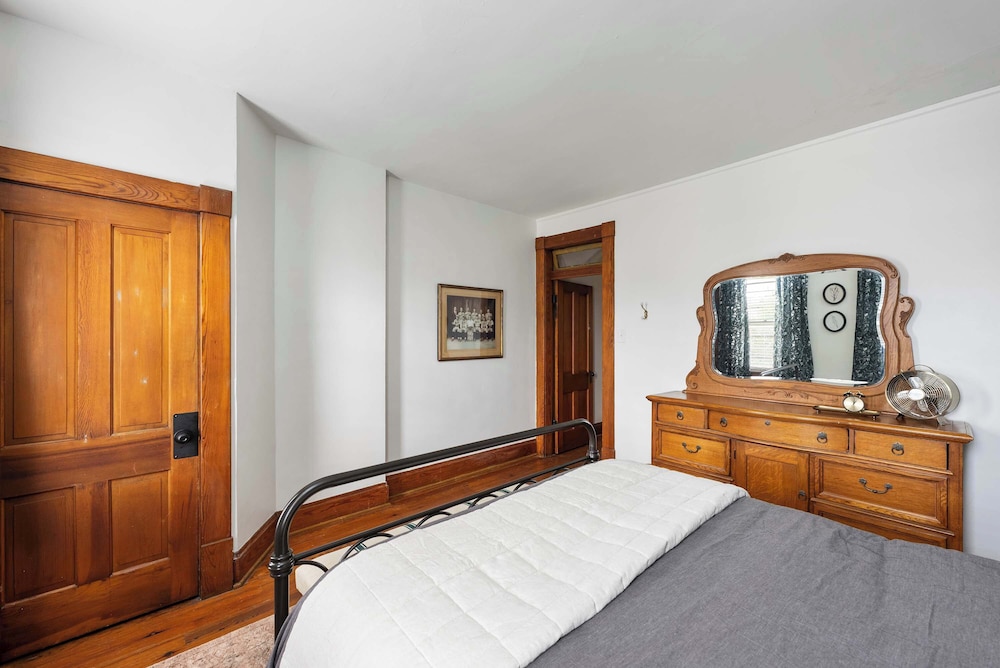 German Charm Suites Sleeps 8!