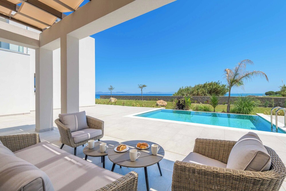Villa Panaxia Akte