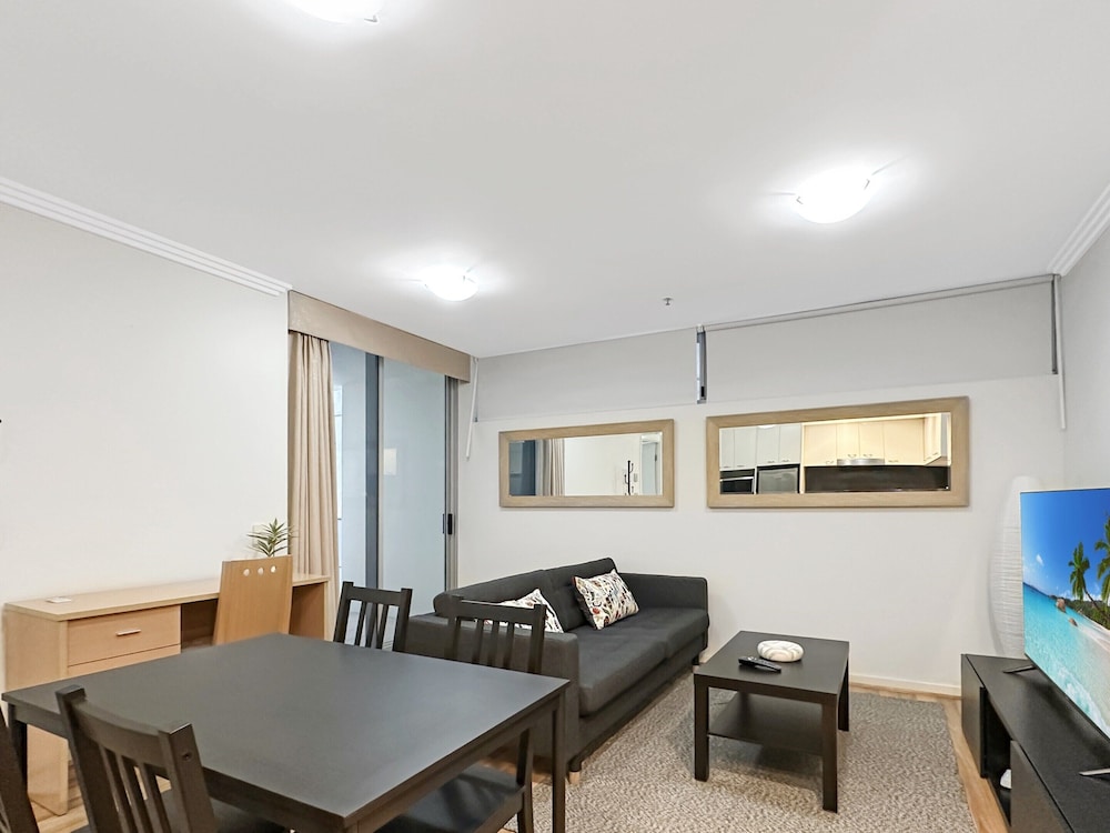 2-bed City Apartment With Gym