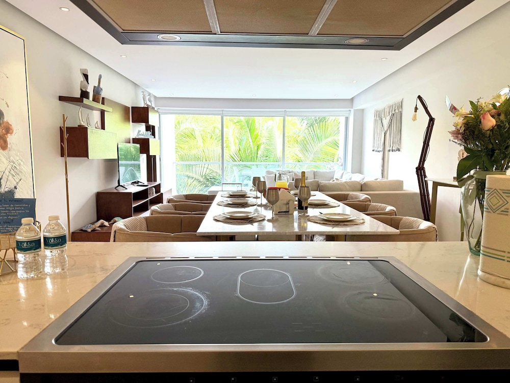 Bolongo 1BR Your Exclusive Oceanfront Escape