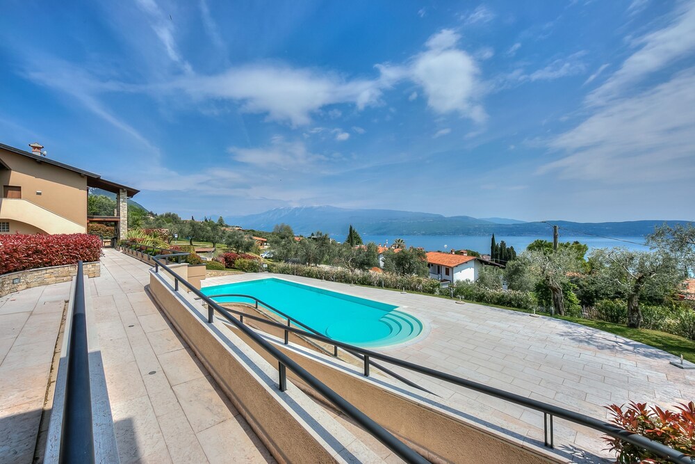 Borgo Belvedere Apartment With Lake View