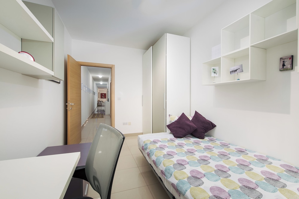 Luxury 3 BR Apartment - heart of Sliema