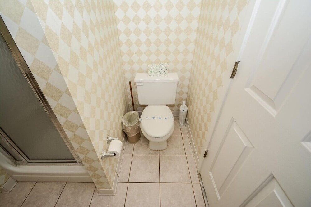 Canterbury Court 6 E 3 Bedroom Apts