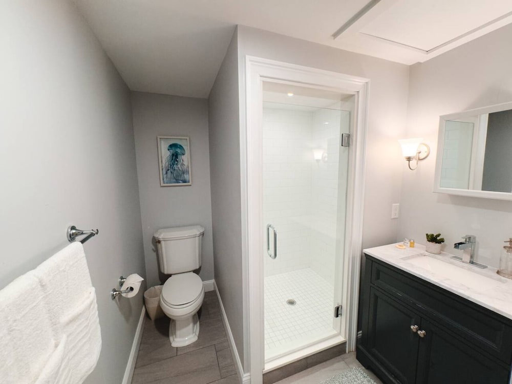 Water Access 5-bed 2-bath Retreat