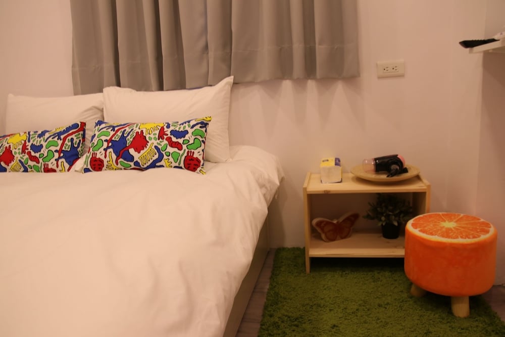 Fengjia Base14 Hostel