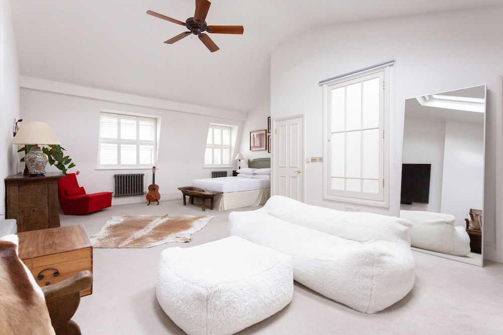 Warwick Gardens II by Onefinestay