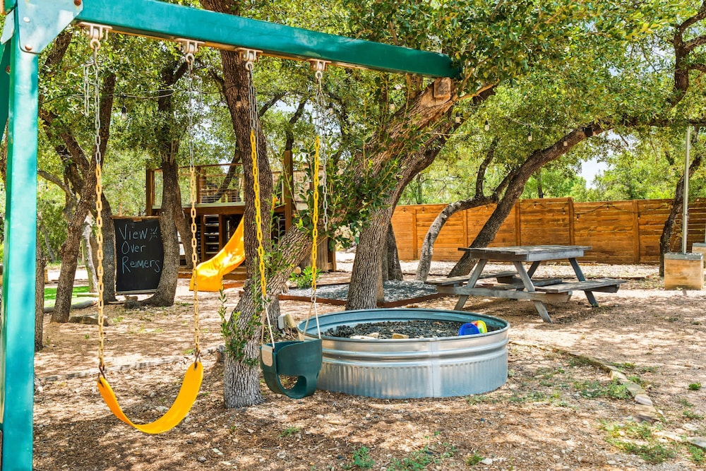 Luxury 7BR Hill Country Gem With Barndominium