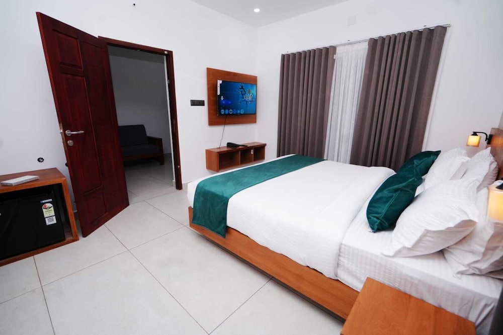 Palm Wave Beach Resort