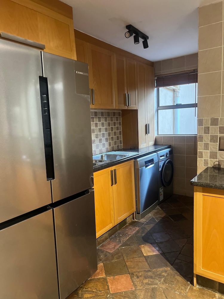 Bryanston Luxurious 4-Bed Villa