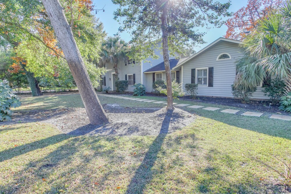 Walk to Beach: Myrtle Beach Home w/ Saltwater Pool