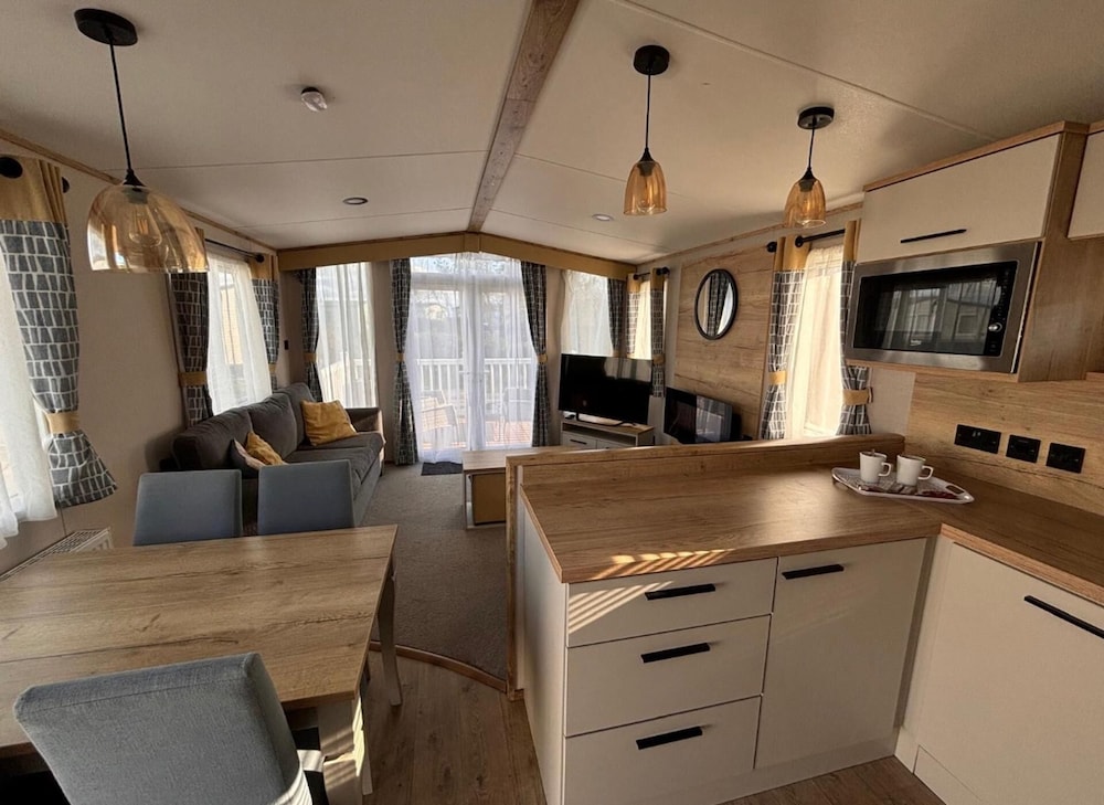 Hafan y Mor Park 3-bed Caravan, Sleeps 8, Pets Ok