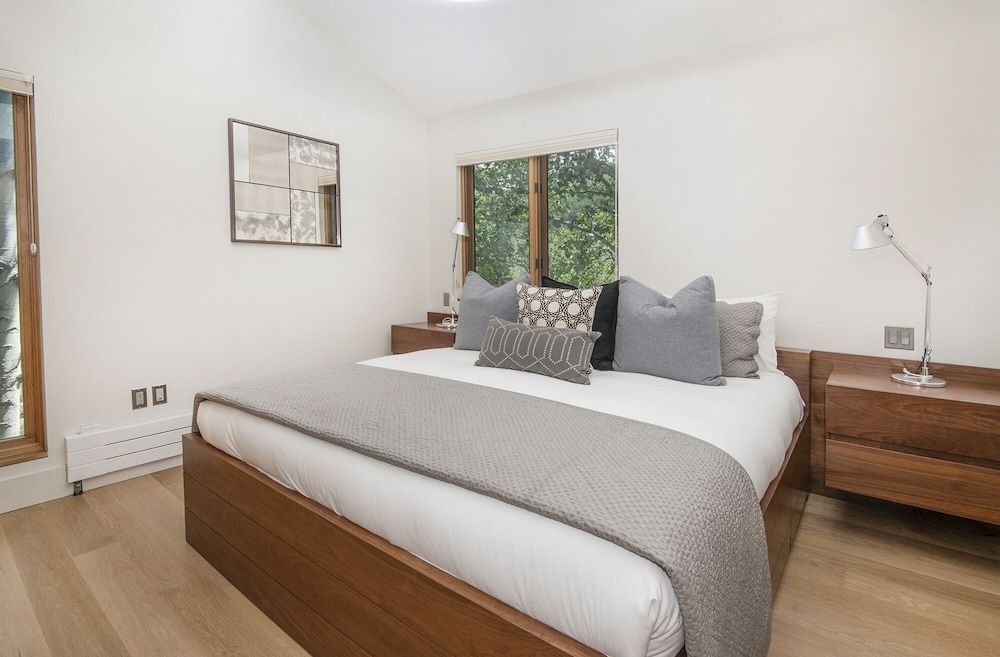 1175 A Casolar Del Norte 3 Bedroom Duplex by RedAwning view 2