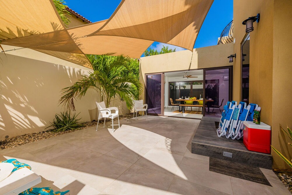 Modern 3br2ba 24 7 Security Pools Restaurant