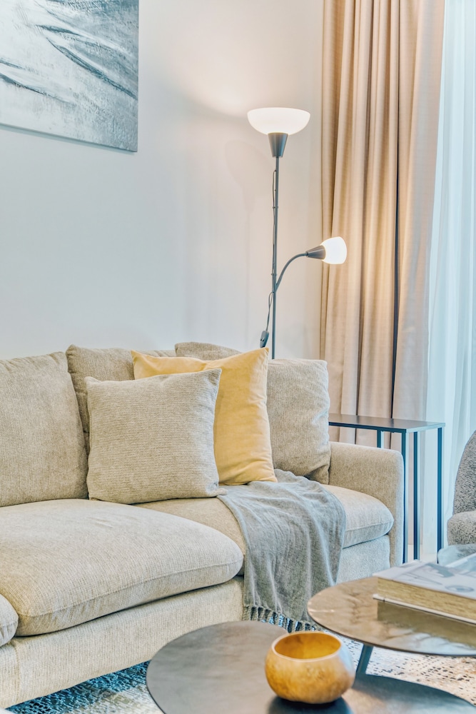 PVH - Contemporary 2BR - Aykon Tower C