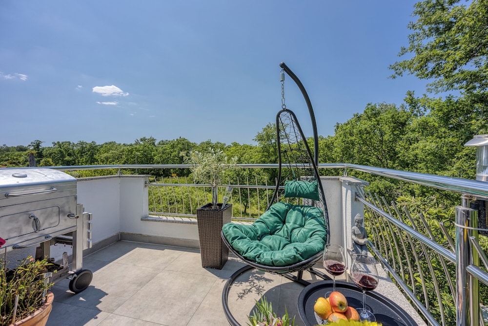 Sea Breeze Residence Mariella