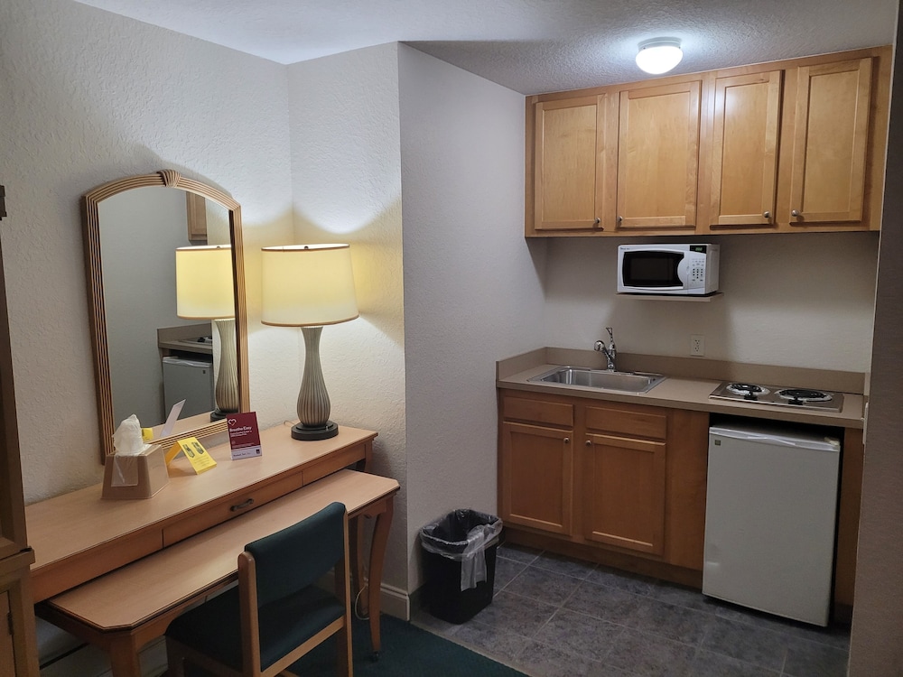 Queens Lodge Motel
