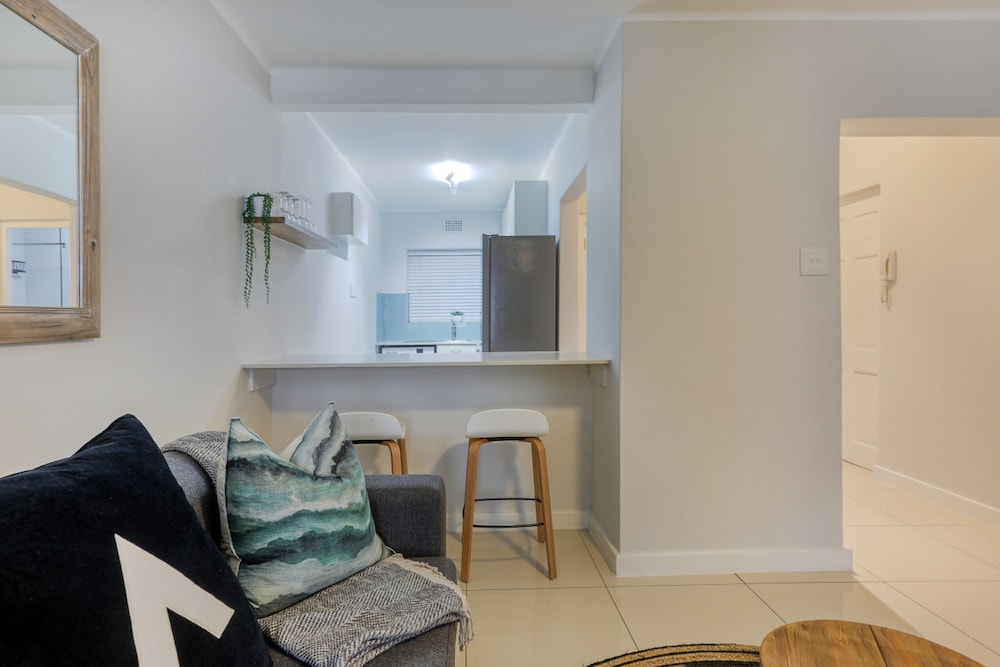 Charming 1-bed Sea Point Retreat Central