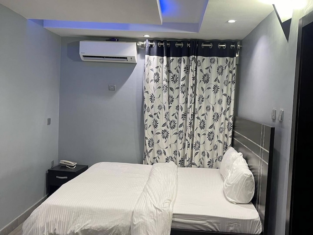 Villa Maxili Hotel and Apartment