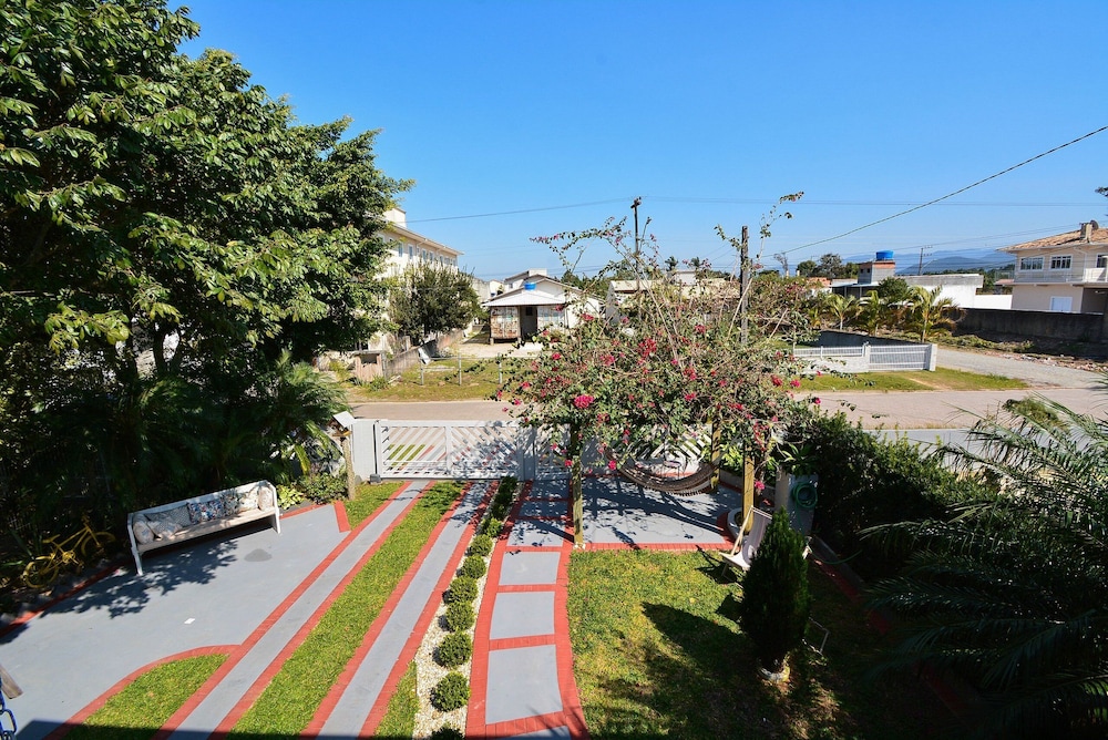 Ampla Casa com Piscina Ponta do Papagaio