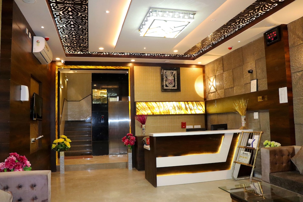 Lobby & Reception