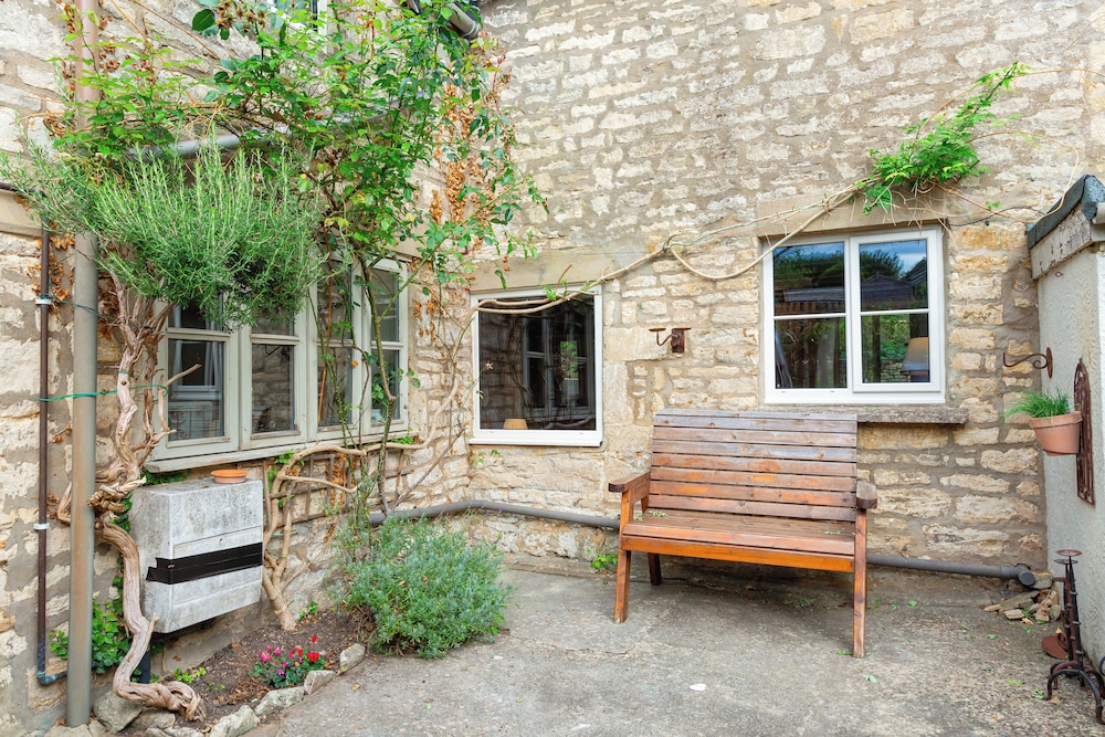 Stroud Vacations - Charming Country Cottage Near Nailsworth - Property Image 4