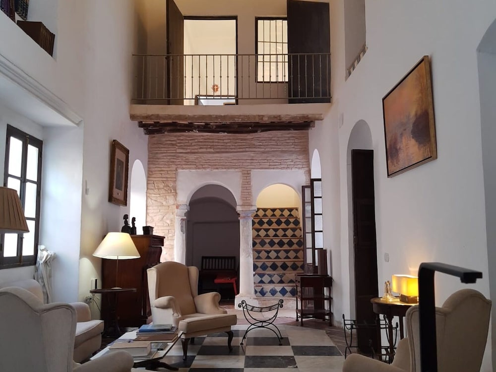 Charming Holiday Home in Fuentes de Andalucía With Pool