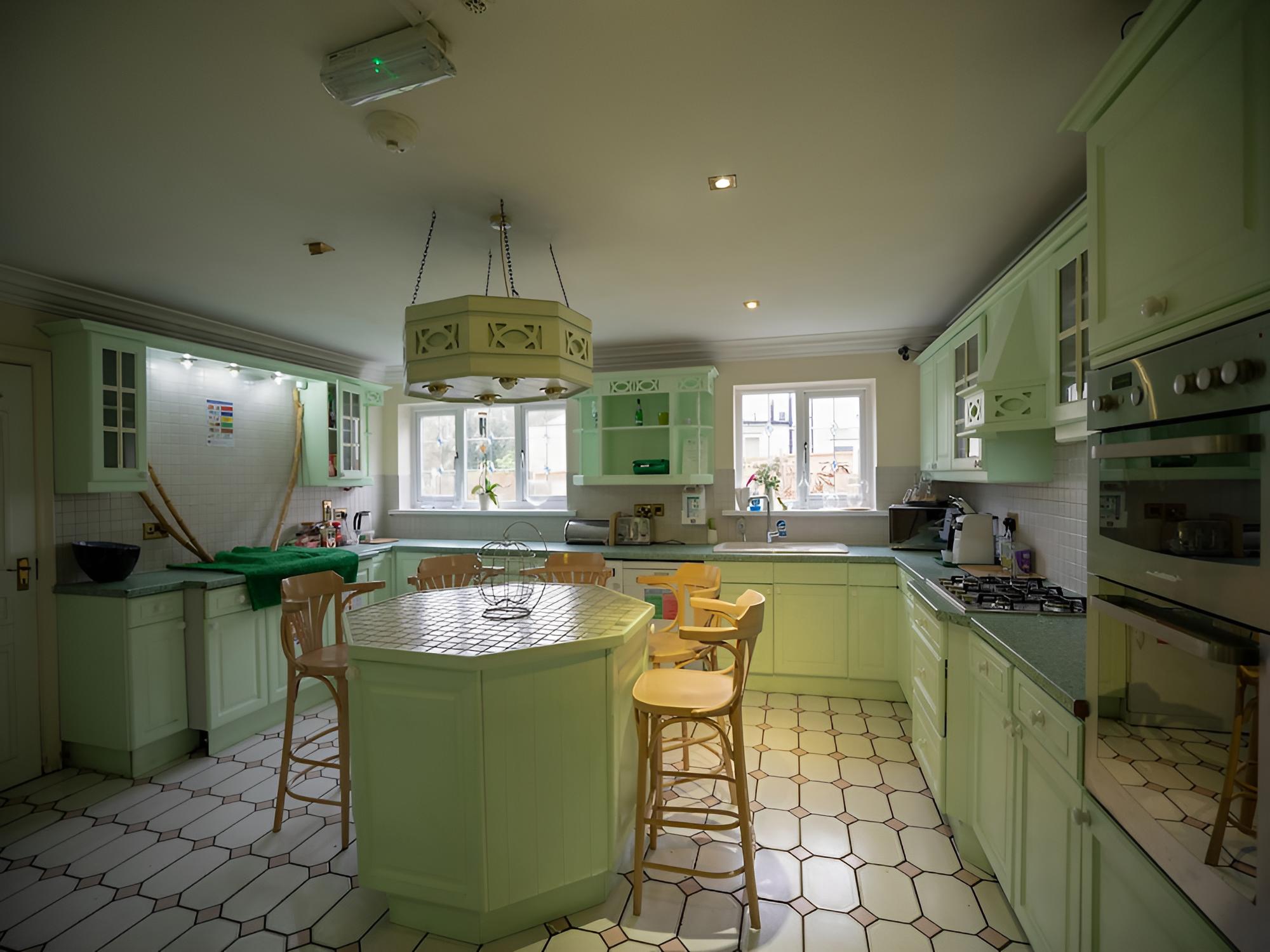 OakCroft GuestHouse Manchester Airport