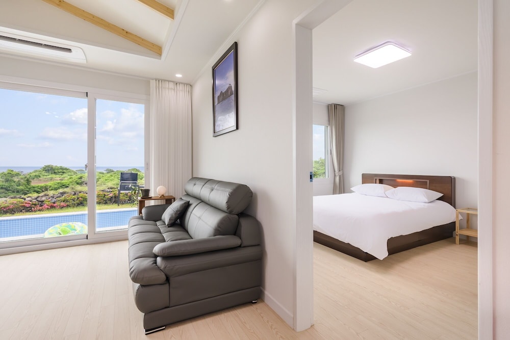 Gimnyeong stonewall Private Pool Villa
