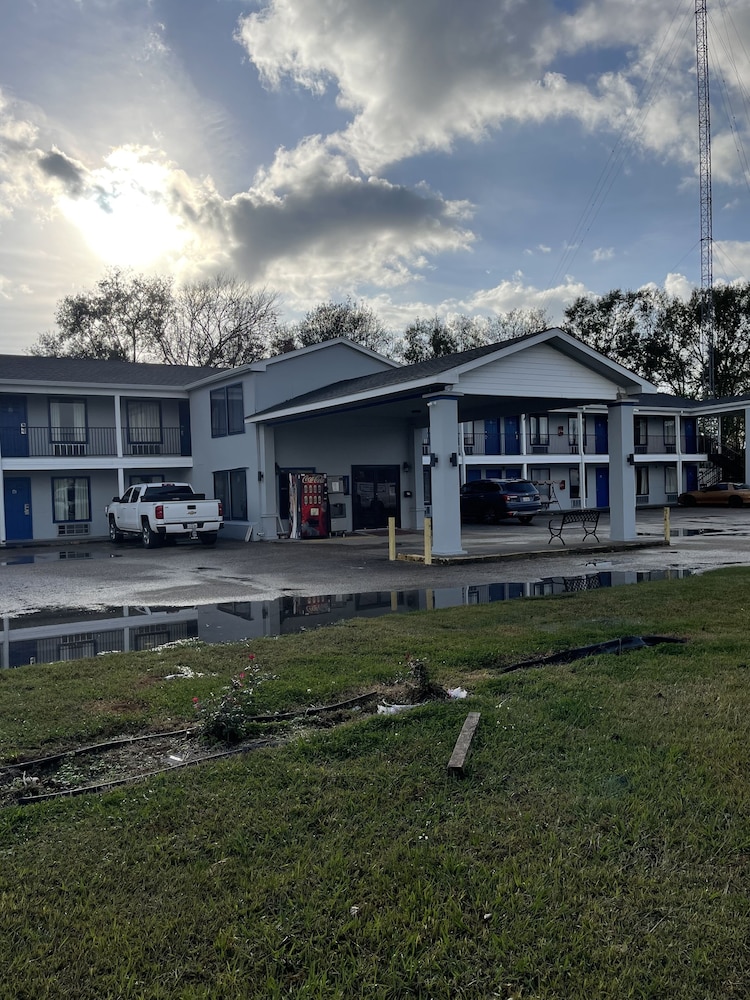 Kinder Vacations - Kinder Inn - Property Image 1