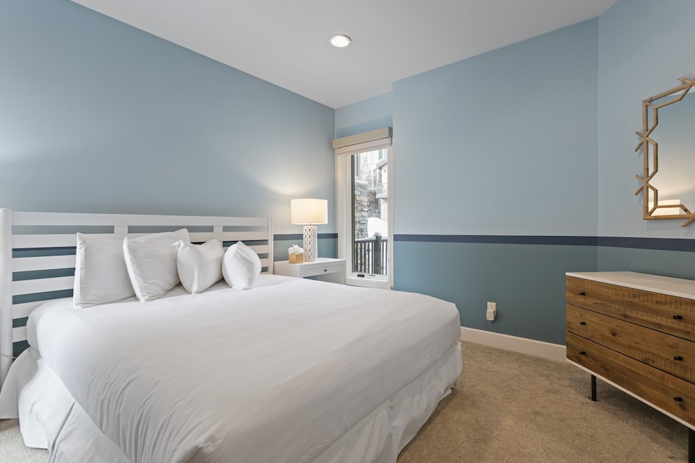 1688 - Five Bedroom with Hot Tub Pinnacle 5 Condo