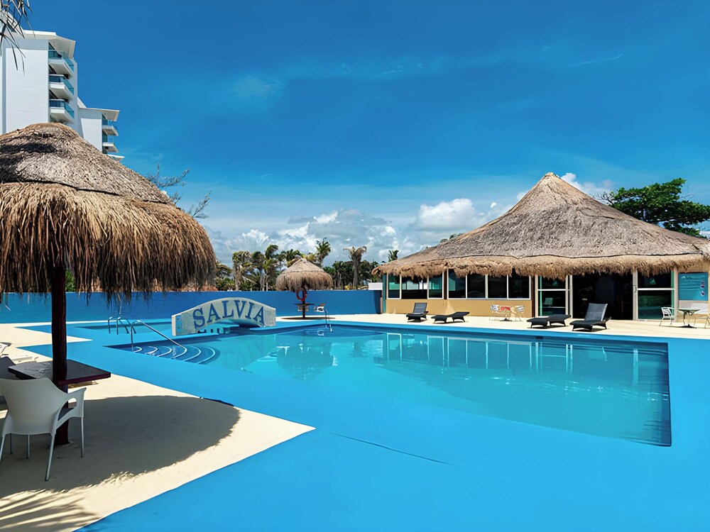 Paradise Beachfront & Nightlife Heart