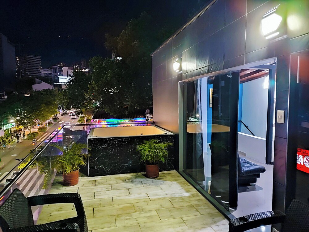 $ PROMO $ 11 Bedrooms with bathrooms Aprtmnt + 2 Jacuzzis and a rooftop pool. @Poblado