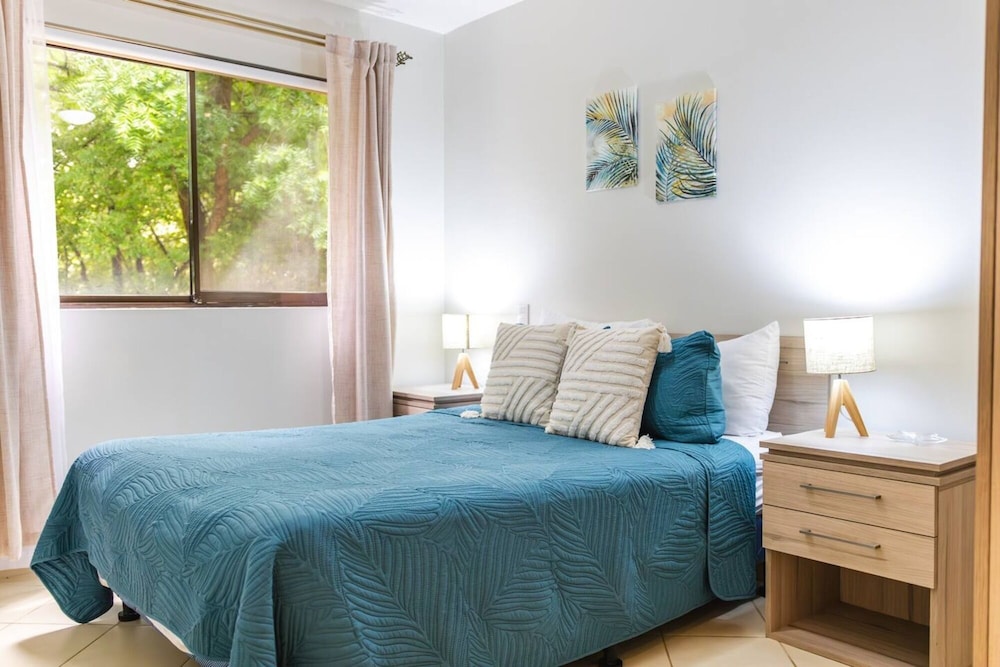 Cozy Condo with Panoramic Hillside Views from Rooftop Terrace and Short Walk to Beach