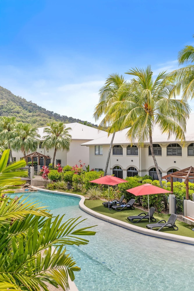 Palm Cove Studio Pools Spa Bar