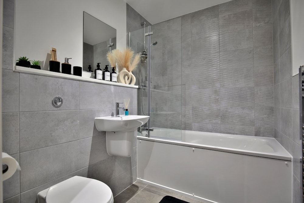 Manchester - 2-bed Apartment - Sleeps 4 - Wifi