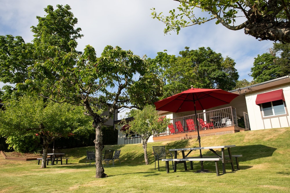 Cherry Tree Inn Victoria