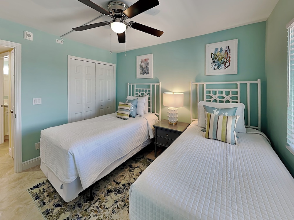 Seaside 2 by Distinctive Beach Rentals