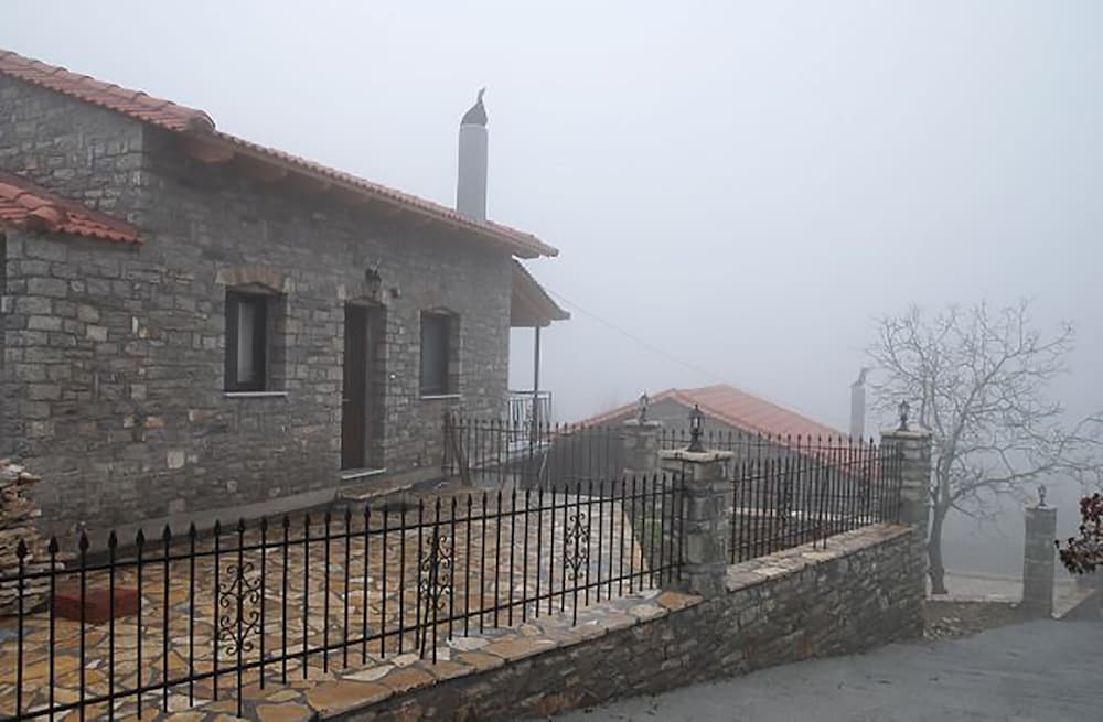 Oreini Nafpaktia Houses view 3