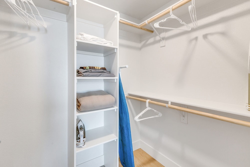 Stylish 2BR Near Dodgers Stadium by Oneluxstay