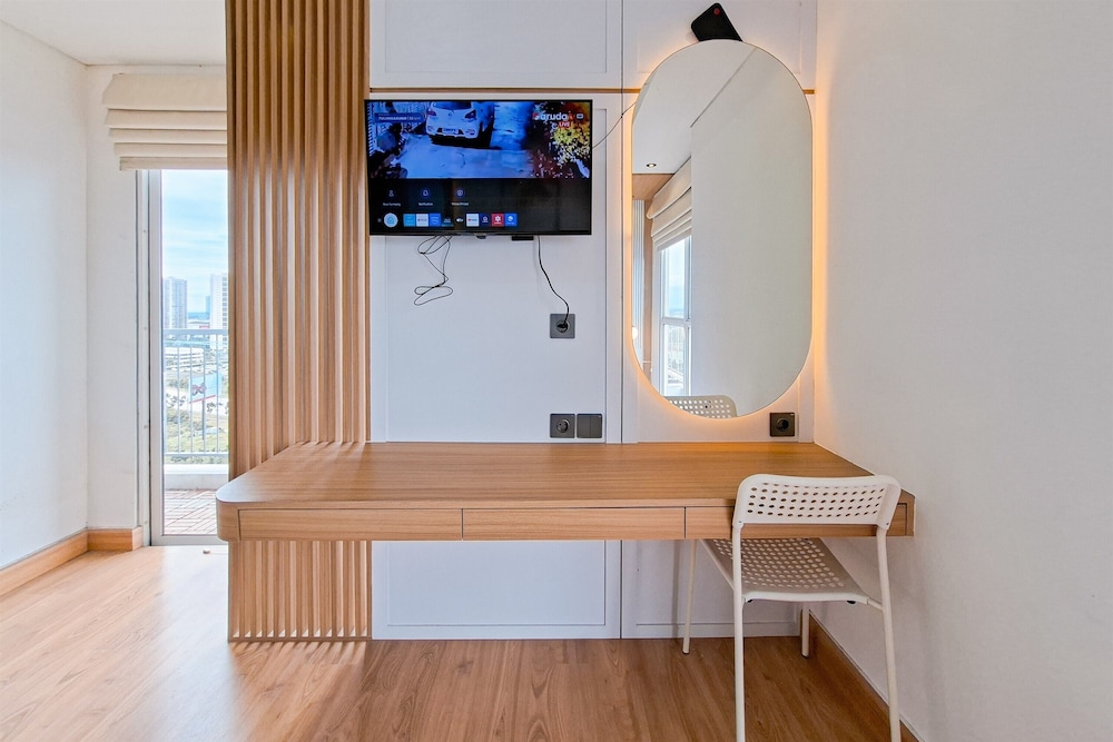 Wooden Tone Studio At Casa De Parco Apartment