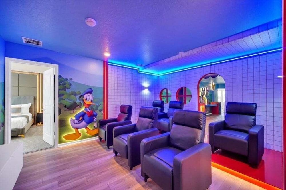 Everyone's Family Fun Home, Slides In Kids Rooms 10 Bedroom Villa