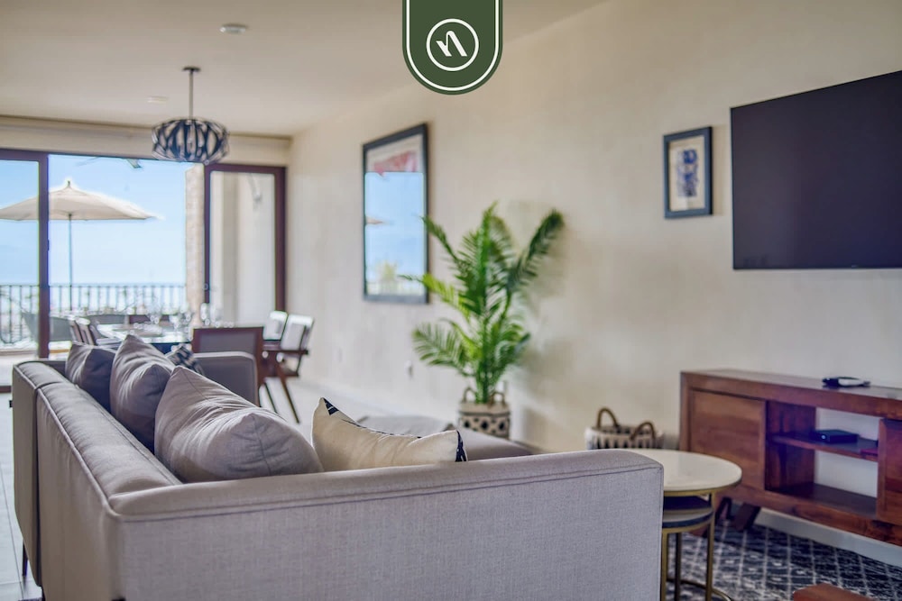 Oceanview 3 BR Condo Near the Beach - Pool