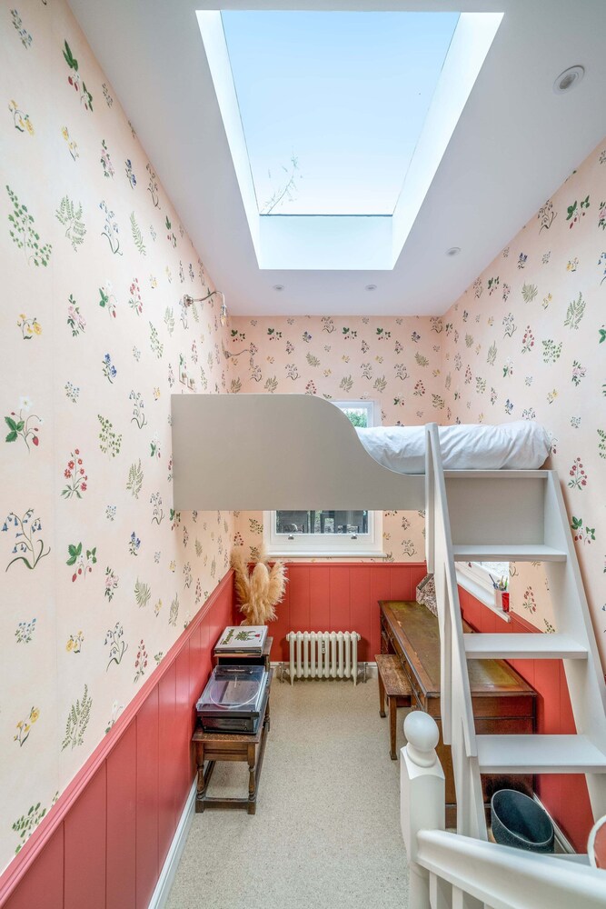 JOIVY Stylish 2-Bed House W/ Private Garden In Hackney