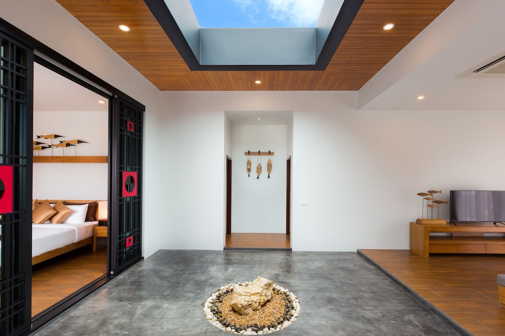 Nai Harn Baan-Bua Villas