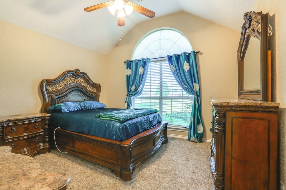 9 Mi to Lake Texoma: Calera Escape w/ Gazebo!