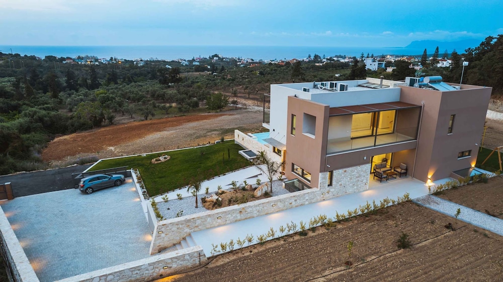 Star Luxury Villa I Gym and Playground