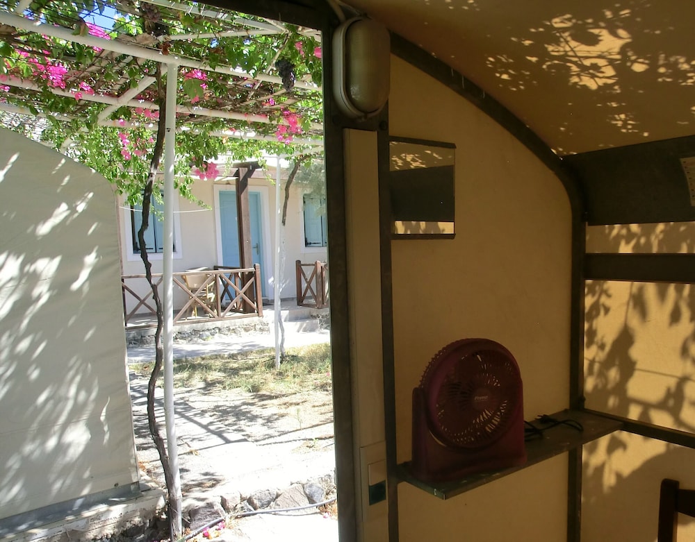 Santorini Camping & Hostel
